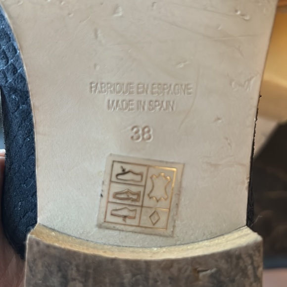 Slip on black free people mules size 38. Fit like a size 7 in my opinion. - Picture 4 of 4